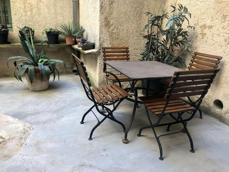 Ulysse, Appartement Spacieux Au Centre Historique D'Uzes En Rez-De-Chaussee Avec Exterieur, Proche Parking Des Marroniers ภายนอก รูปภาพ